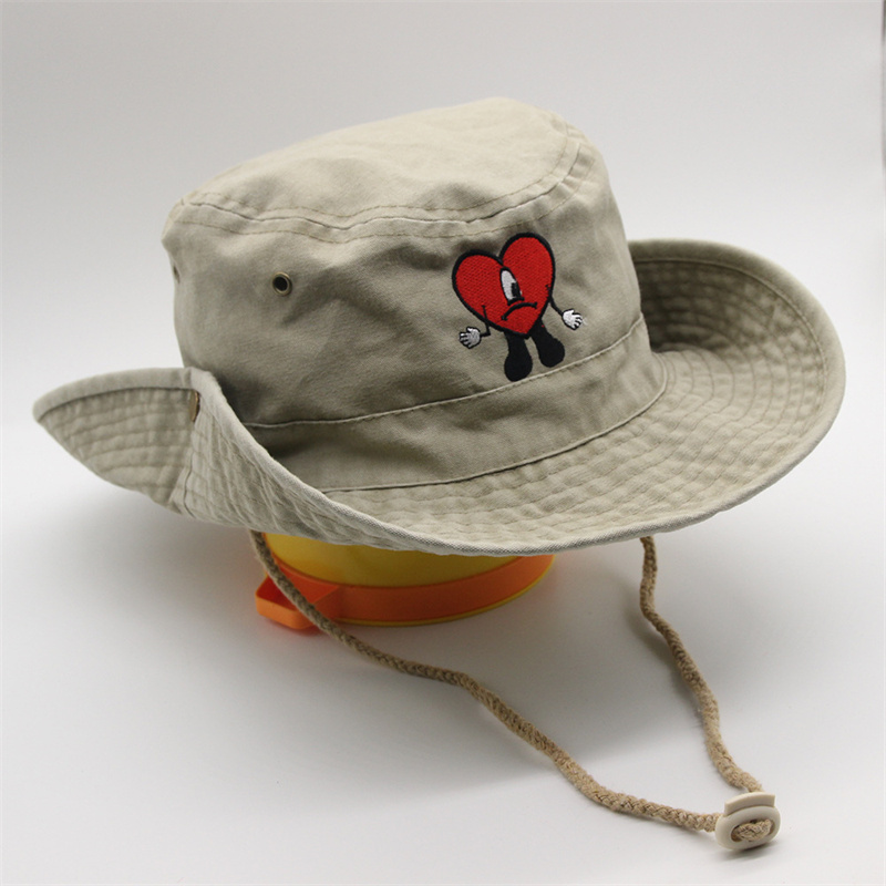 Cotton embroidered bad rabbit  - Bucket Hat Embroidered avis et prix
